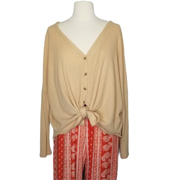 Out From Under Jojo Oversized Thermal Button Up Size Small - Picture 6 of 12